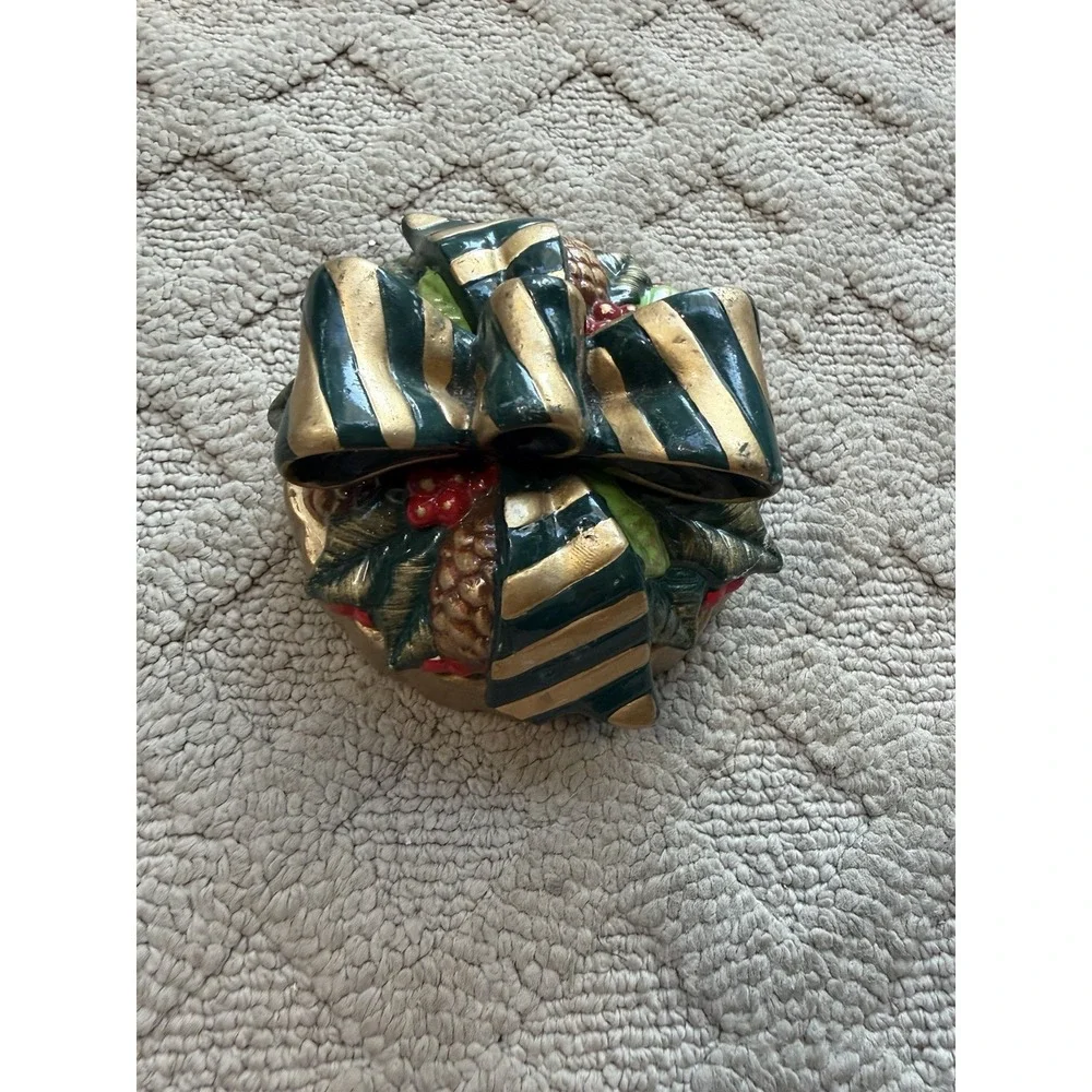 Empire Candle Jar Topper Cap Ceramic Christmas Green Bow Pinecone Mistletoe
